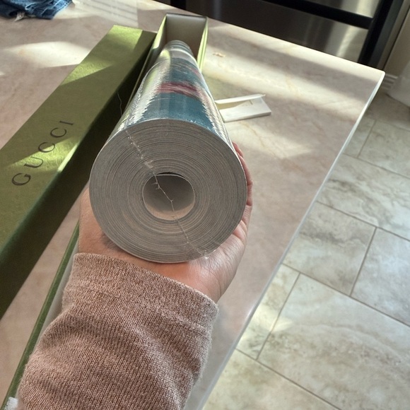 Gucci Turquoise Pink Rose Print Floral Wallpaper New Sealed - Picture 8 of 9